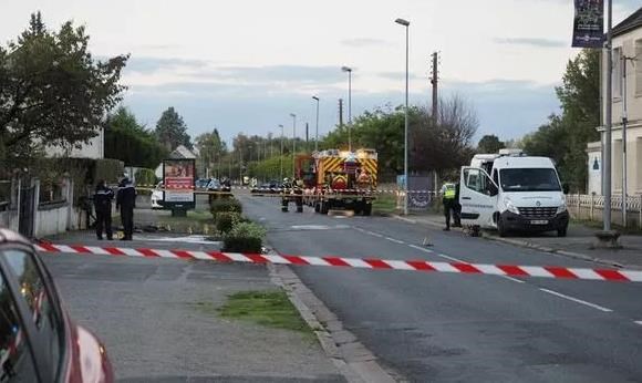 Hiện trường vụ tai nạn máy bay ở Loches, tỉnh Indre-et-Loire, Pháp