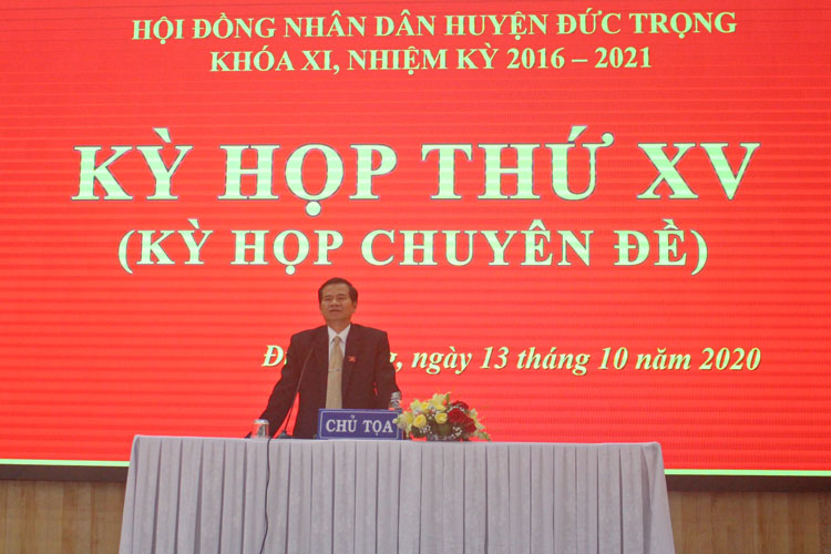 Đồng chí Nguyễn Quang Minh – Chủ tịch HĐND huyện Đức Trọng chủ tọa kỳ họp