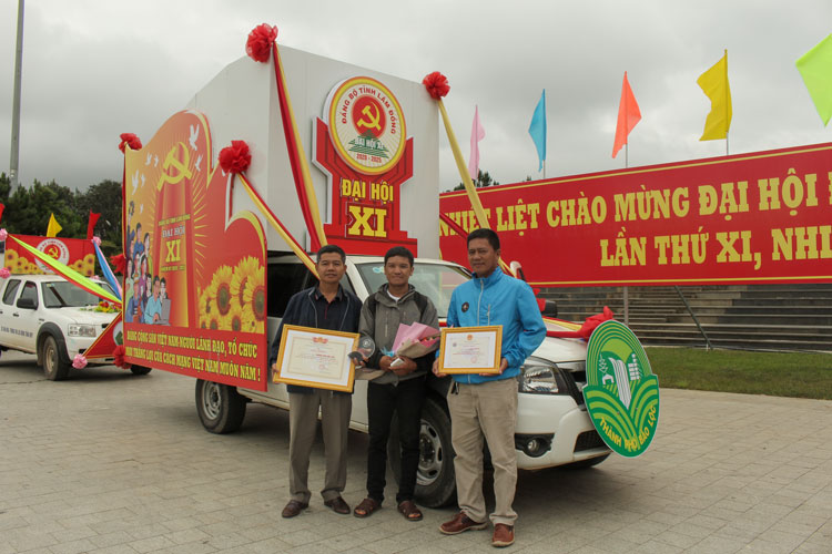 Xe tuyên truyền của đơn vị Trung tâm Văn hóa Thông tin Thể thao Bảo Lộc xuất sắt đoạt giải nhất