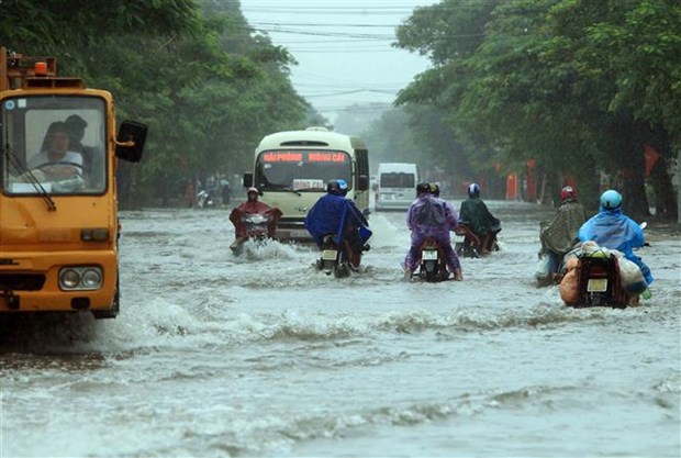 Tuyến đường Hùng Vương, quận Hồng Bàng, Hải Phòng bị ngập sâu. 