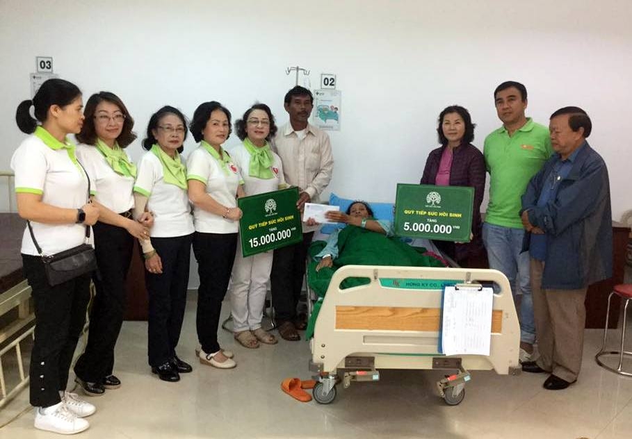 Chương trình Tiếp sức hồi sinh đến bệnh viện giúp đỡ 6 bệnh nhân nghèo