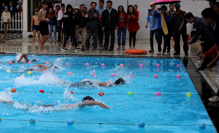 Hơn 160 VĐV nhí tranh tài tại Giải bơi học sinh TP Bảo Lộc năm 2020