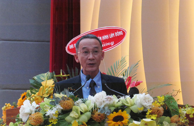 Ông Trần Văn Hiệp - Phó Bí thư Tỉnh ủy Lâm Đồng phát biểu chúc mừng cán bộ lãnh đạo Hội LHPN tỉnh qua các thời kỳ nhân ngày 20/10