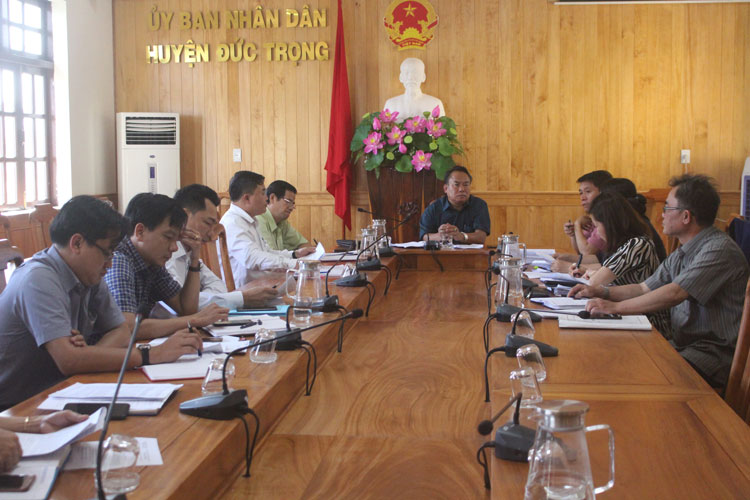 Đồng chí Dương Công Hiệp - Trưởng Ban Pháp chế HĐND tỉnh, chủ trì buổi họp thông qua kết quả giám sát