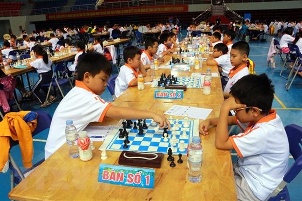 Các kỳ thủ thi đấu ở nội dung cờ tiêu chuẩn dành cho nam lứa tuổi U9