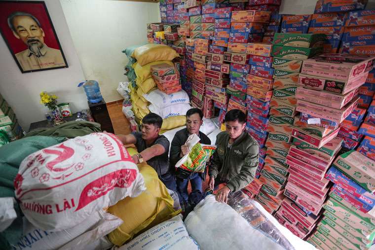Vận động 20 tấn gạo và nhu yếu phẩm ủng hộ đồng bào miền Trung