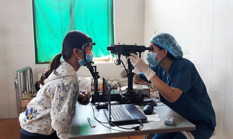 Cát Tiên: Khám và phẫu thuật mắt miễn phí cho người cao tuổi và bệnh nhân nghèo
