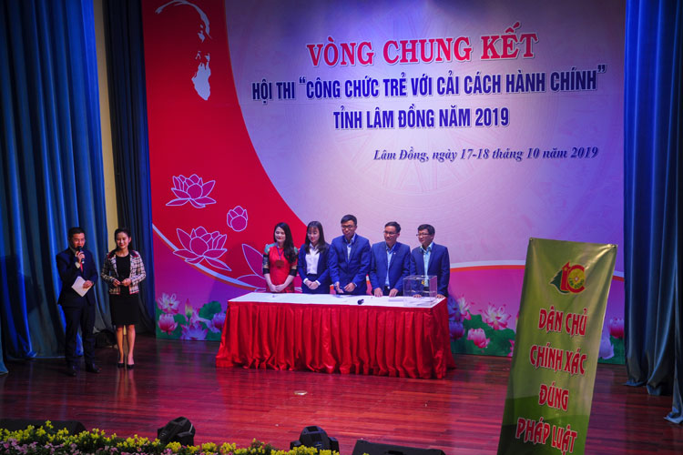 Một tiết mục trong Hội thi Công chức trẻ với CCHC tỉnh Lâm Đồng năm 2019