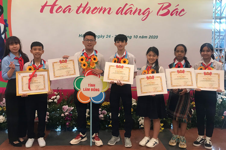 6 học sinh Lâm Đồng tham dự Đại hội cháu ngoan Bác Hồ toàn quốc lần thứ IX được nhận bằng khen của Ban Chấp hành Trung ương Đoàn