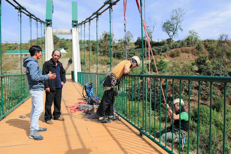 Lâm Đồng có nhiều chính sách hỗ trợ các doanh nghiệp trong đào tạo. Trong ảnh: Chương trình đào tạo hướng dẫn viên du lịch thể thao mạo hiểm do các chuyên gia trong và ngoài nước thực hiện.