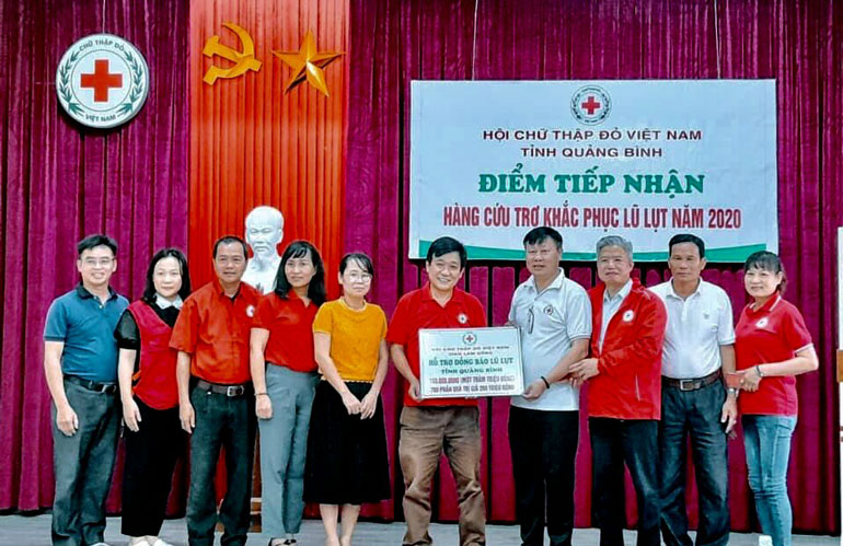 Hội Chữ thập đỏ Lâm Đồng cứu trợ đồng bào tỉnh Quảng Bình khắc phục hậu quả lũ lụt