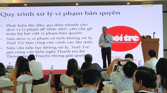 Nhà báo Lê Xuân Trung, phó tổng biên tập báo Tuổi Trẻ, phát biểu tại diễn đàn