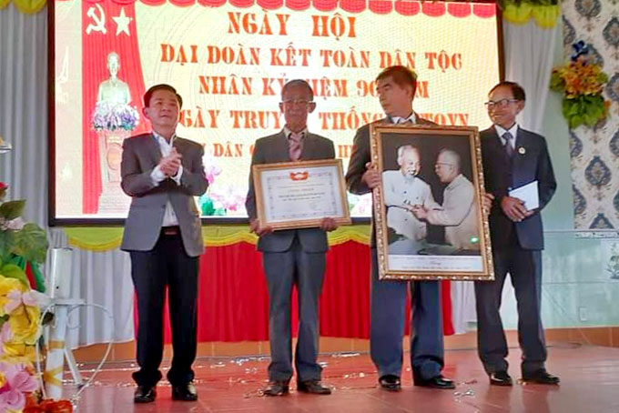 Phó Chủ tịch UBND tỉnh dự Ngày hội Đại đoàn kết dân tộc tại Đơn Dương