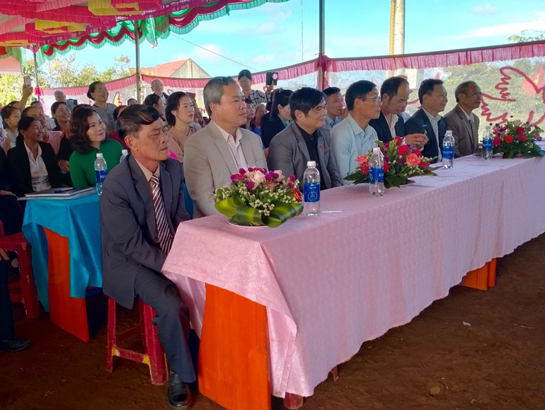 Các đại biểu tham dự ngày hội Đại đoàn kết toàn dân tộc tại thôn Hải Hà