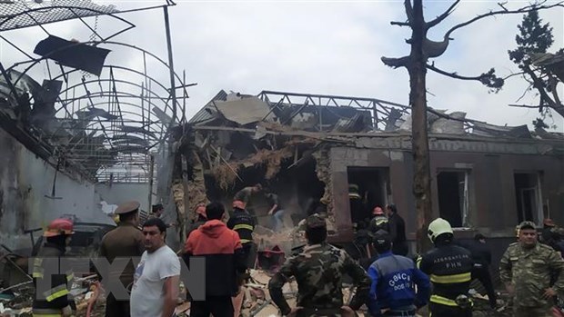 Nhà cửa bị phá hủy sau vụ phóng rocket và nã pháo của các lực lượng Armenia tại Ganja, Azerbaijan