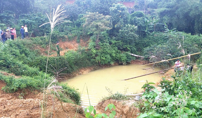 Hồ tưới cà phê người dân tự đào, nơi xảy ra vụ đuối nước khiến 3 cháu nhỏ tử vong thương tâm tại Thôn 5 (xã Đại Lào, TP Bảo Lộc)