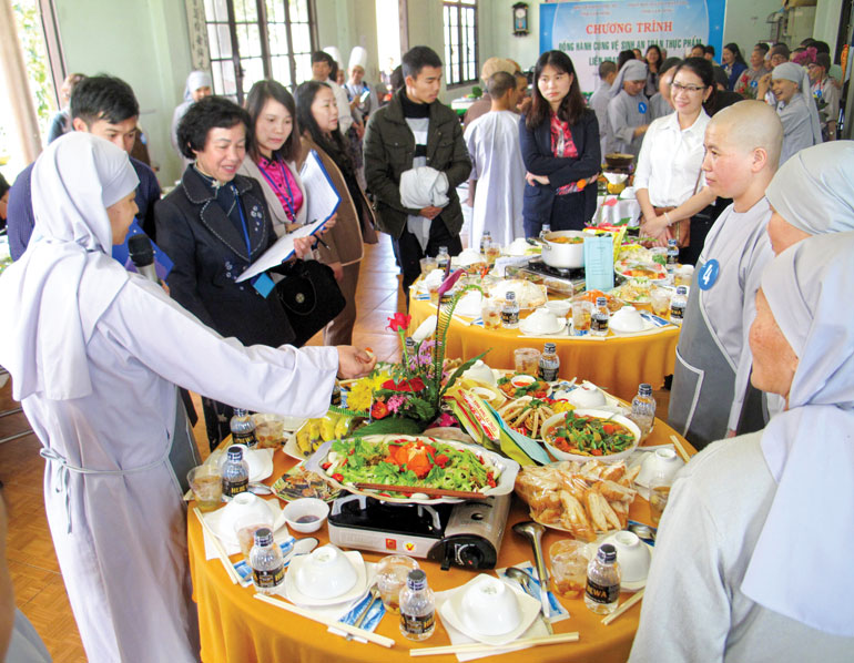 Ni giới Lâm Đồng tham gia Liên hoan ẩm thực chay - Chương trình đồng hành cùng đảm bảo vệ sinh ATTP do Hội LHPN tỉnh tổ chức