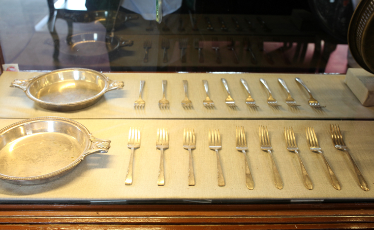 Một số dụng cụ ăn tại cung Nam Phương Hoàng Hậu