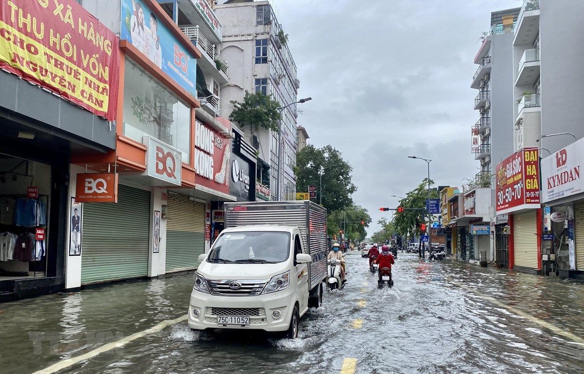 Trung, Nam Bộ mưa dông, cảnh báo sạt lở đất và ngập úng tại Tây Ninh