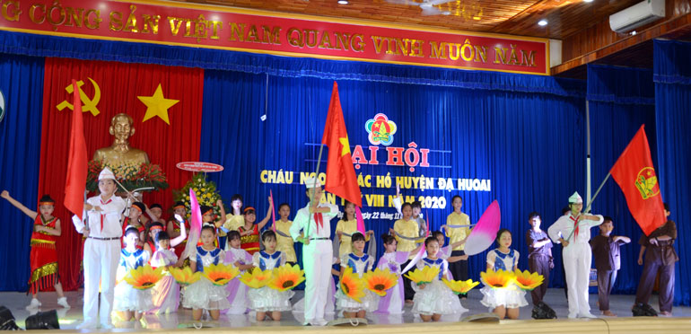 Văn nghệ chào mừng Đại hội Cháu ngoan Bác Hồ huyện Đạ Huoai