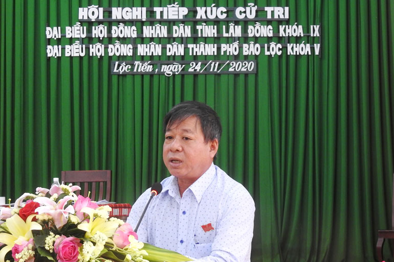 Ông Nguyễn Văn Khắc - Trưởng Ban Dân vận Thành ủy Bảo Lộc tiếp thu, giải trình ý kiến của cử tri