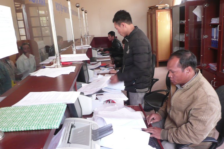 Tiếp nhận và giải quyết hồ sơ tại bộ phận một cửa xã Đa Nhim - xã trong vùng dân tộc thiểu số tại Lạc Dương