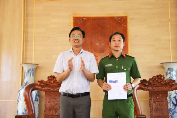 VNPT Trao thưởng cho Công an Lâm Hà