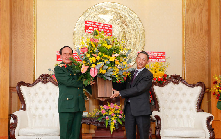 Thượng tướng Trần Đơn – Uỷ viên BCH Trung ương Đảng, Thứ trưởng Bộ Quốc phòng thăm xã giao lãnh đạo tỉnh