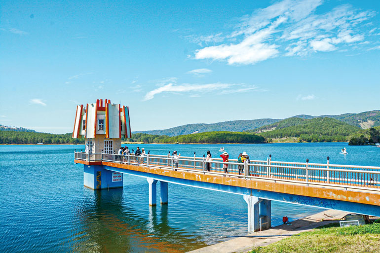 Đập hồ Tuyền Lâm - một công trình thủy lợi trọng điểm của Lâm Đồng. Ảnh: Văn Báu