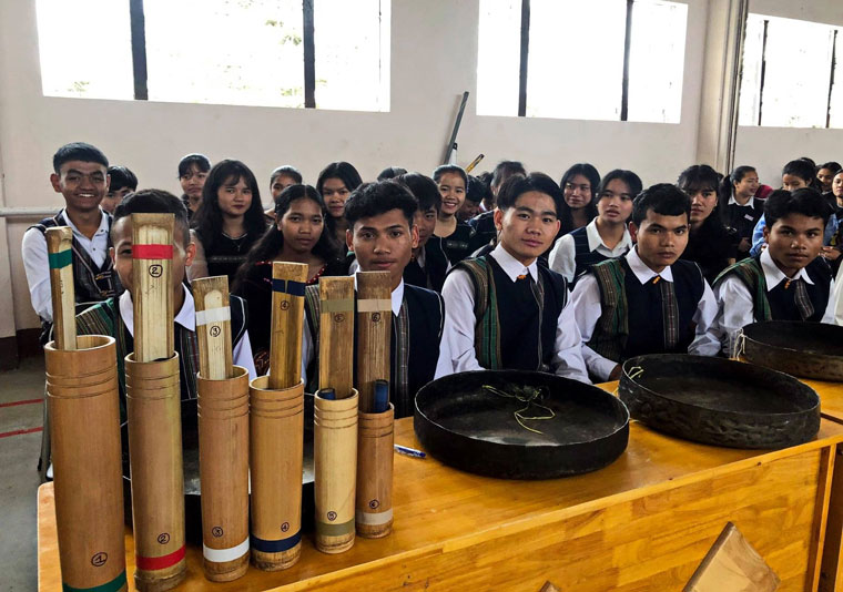 Truyền dạy cồng chiêng cho học sinh Trường THPT Dân tộc Nội trú tỉnh