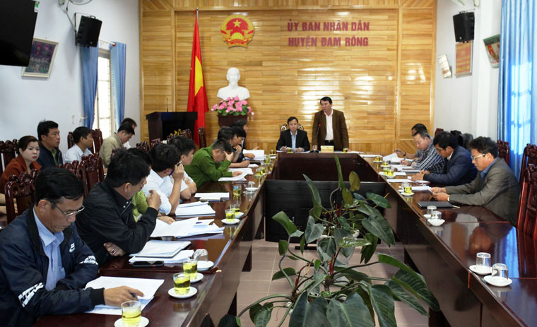 Đồng chí Phạm S - Phó Chủ tịch UBND tỉnh làm việc với huyện Đam Rông về công tác quản lý, bảo vệ rừng trên địa bàn huyện