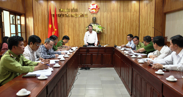 Đồng chí Phạm S - Phó Chủ tịch UBND tỉnh việc với huyện Lâm Hà về công tác quản lý, bảo vệ rừng trên địa bàn huyện