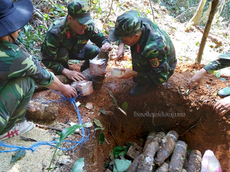 Lực lượng Công binh tỉnh Lâm Đồng và Ban Chỉ huy Quân sự huyện Di Linh tiến hành tiêu hủy thành công đảm bảo an toàn tuyệt đối hơn 800 kg vật liệu nổ