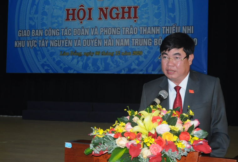 Phó Bí thư Thường trực Tỉnh ủy Lâm Đồng Trần Đình Văn phát biểu chào mừng Hội nghị