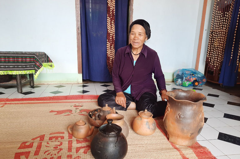 Nghệ nhân Ma Li nói về sự độc đáo của gốm mộc Chu Ru