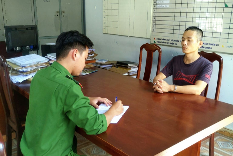 Phùng Ngọc Thanh Tú tại bị Công an huyện Đạ Huoai bắt giữ để điều tra về tội “Trộm cắp tài sản”