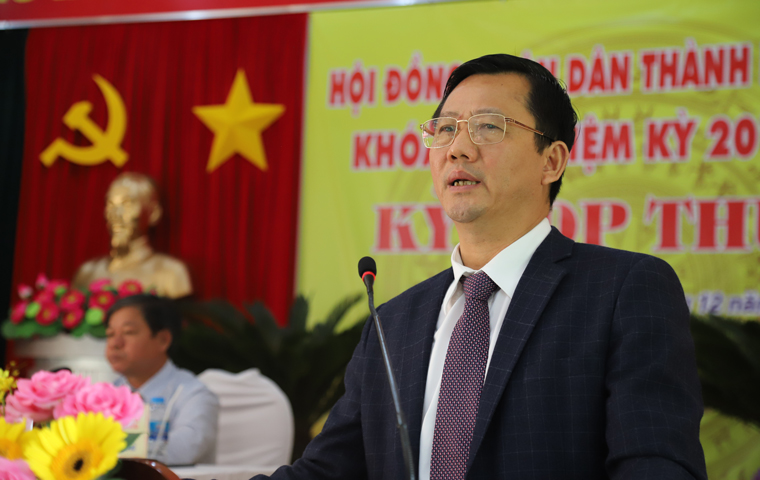 Ông Đoàn Kim Đình – Chủ tịch UBND TP Bảo Lộc tiếp thu và giải trình một số ý kiến của đại biểu HĐND