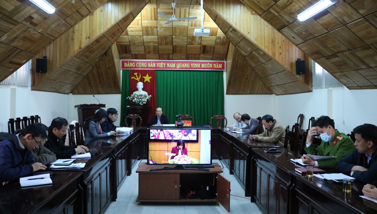 Các đại biểu tại điểm cầu tỉnh Lâm Đồng tham gia hội nghị trực tuyến