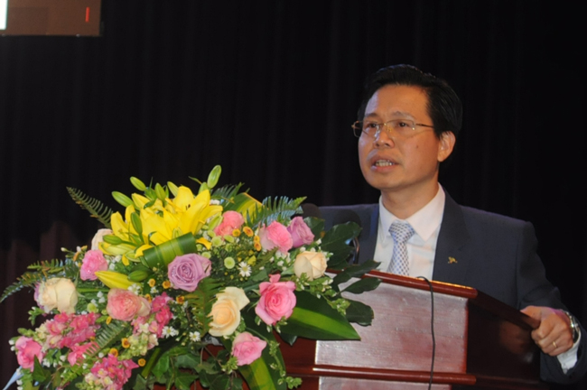 Đồng chí Trần Trung Hiếu – Phó Trưởng ban Thường trực Ban Tuyên giáo Tỉnh ủy phổ biến, quán triệt Nghị quyết Đại hội Đảng bộ tỉnh Lâm Đồng lần thứ XI cho các đại biểu