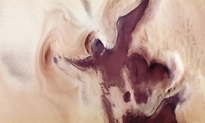 Tàu vũ trụ chụp hình thiên thần trên sao Hỏa
