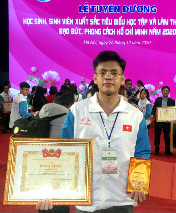 Em Trần Lê Bảo Luân nhận bằng khen tại cuộc thi
