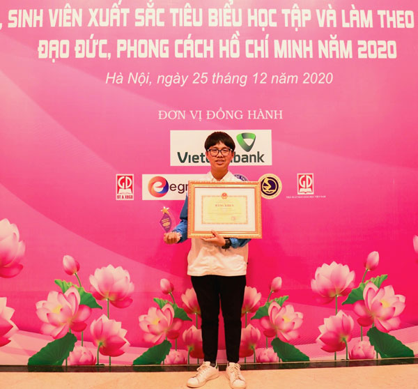 Nam sinh Trường THPT Bảo Lộc được tuyên dương trong học tập và làm theo Bác Hồ