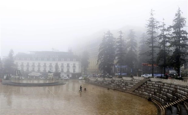 Sương mù dày đặc bao phủ tại thị xã Sapa. 