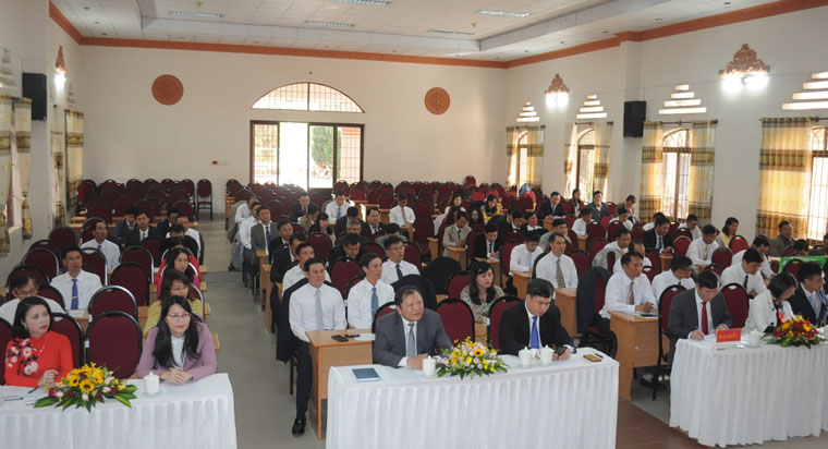 Các đại biểu và học viên tham dự lễ bế giảng lớp học