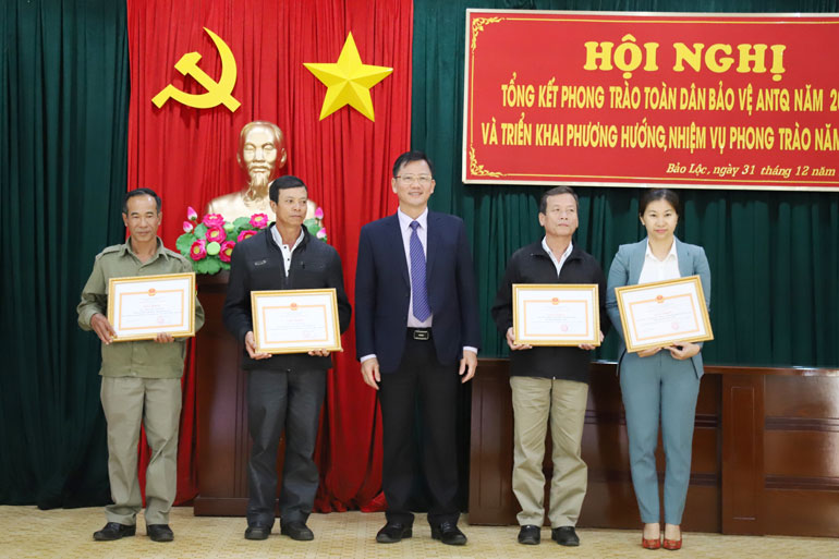 Các tập thể, cá nhân nhận khen thưởng của Công an tỉnh Lâm Đồng