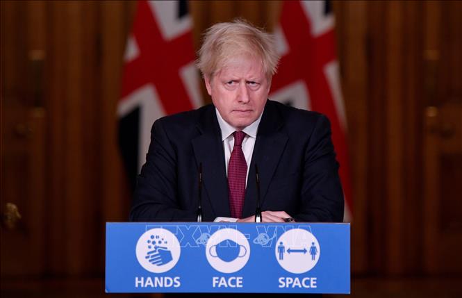 Thủ tướng Anh Boris Johnson tại cuộc họp báo ở London. 