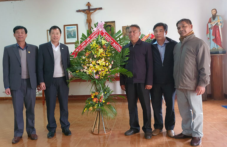 Lãnh đạo huyện Lạc Dương thăm và chúc mừng Noel 2020 tại các tổ chức tôn giáo trên địa bàn huyện