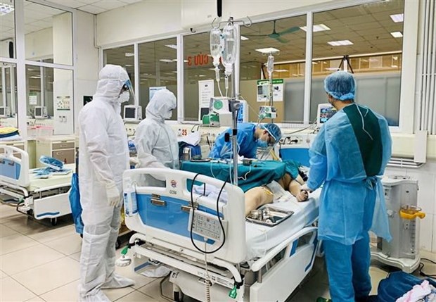 Bệnh viện Bệnh Nhiệt đới Trung ương điều trị cho bệnh nhân COVID-19