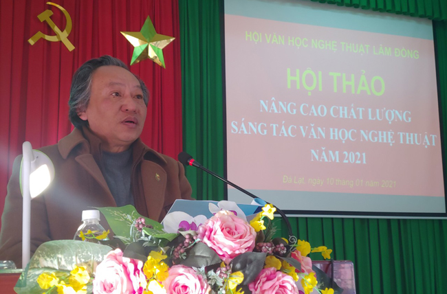 NSNA Hà Hữu Nết – Phó Chủ tịch Hội VHNT Lâm Đồng phát biểu đề dẫn hội thảo