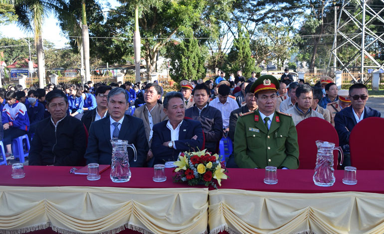 Các đại biểu tham dự lễ ra quân